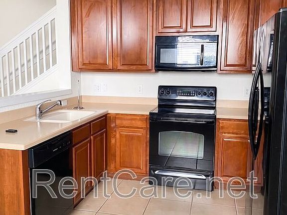 5th image of 831 Enclair St