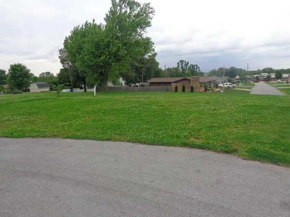 4 Dogwood Pl, Harrisburg, IL 62946