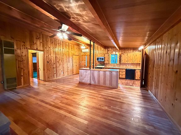 4th image of 110 Clover Dr