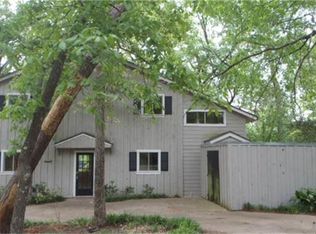 73 E Rolling Hills Dr, Conroe, TX 77304