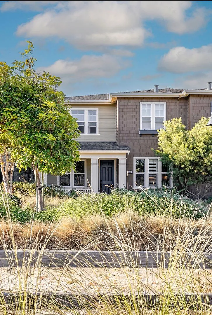 Updated Marina Coastal Living! — Photo 2