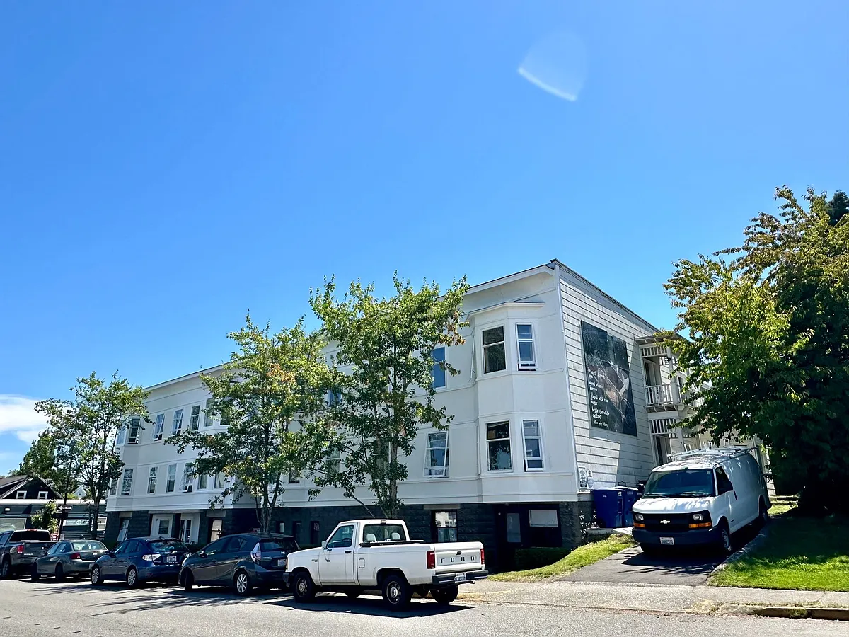 Building Photo - BI1230