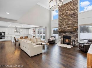 1994 Charles Ct, Milford, MI