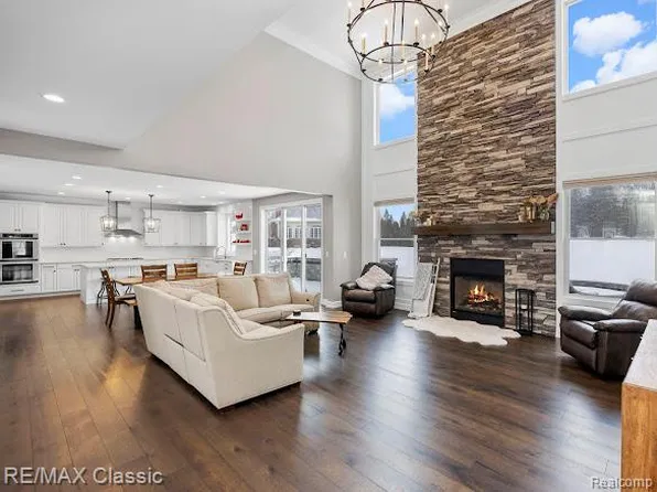 1994 Charles Ct, Milford, MI 48380