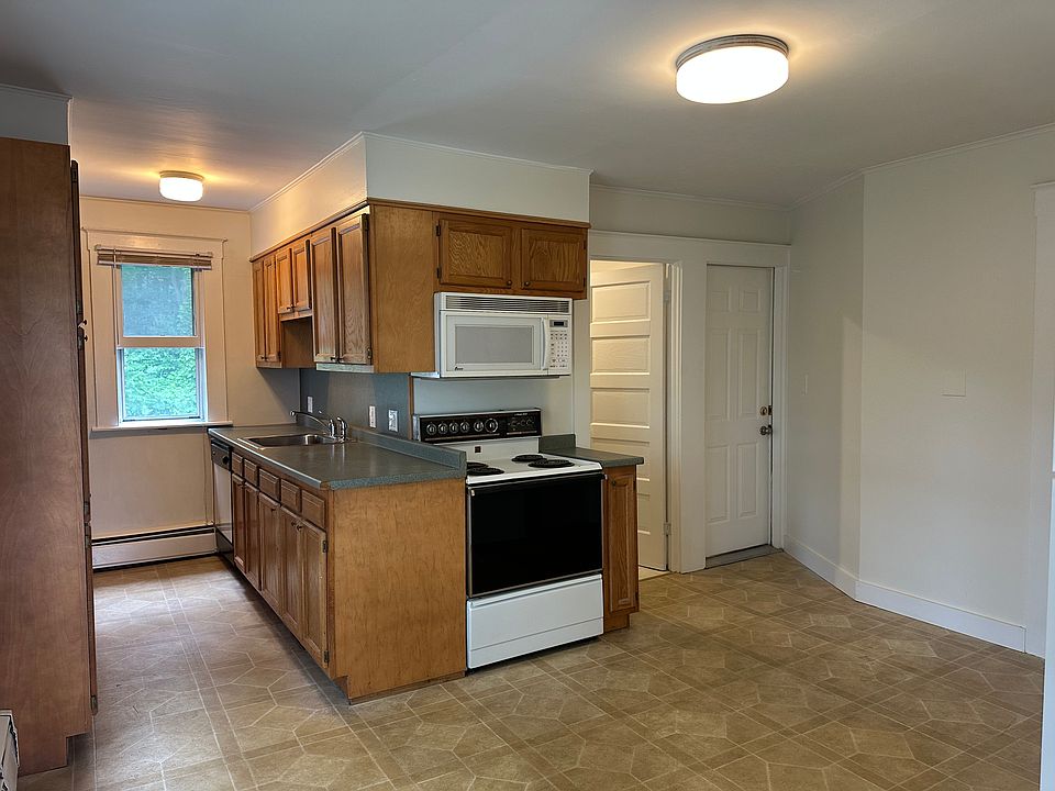 Eat-in Kitchen