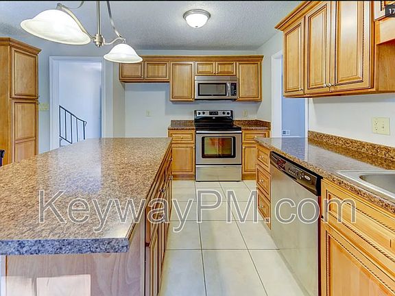 5th image of 213 Brooks Dr