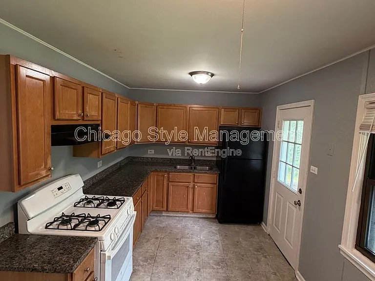 1928 Campbell Ave — Photo 8