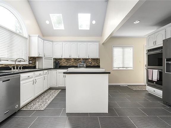 3rd image of 5837 W 220th St