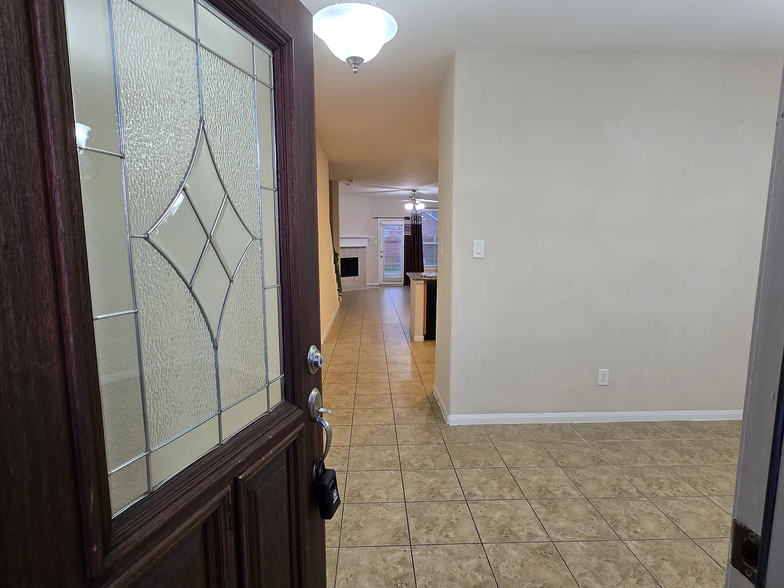 5 bed, 2.5 bath, 2541 sqft, $2,499 — Photo 2