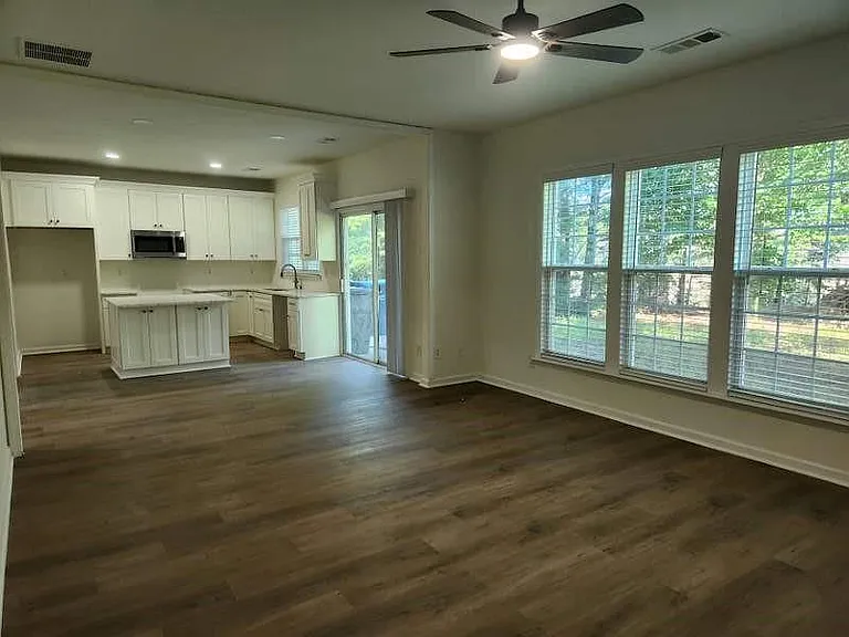 2025 Kyrle Ln — Photo 3