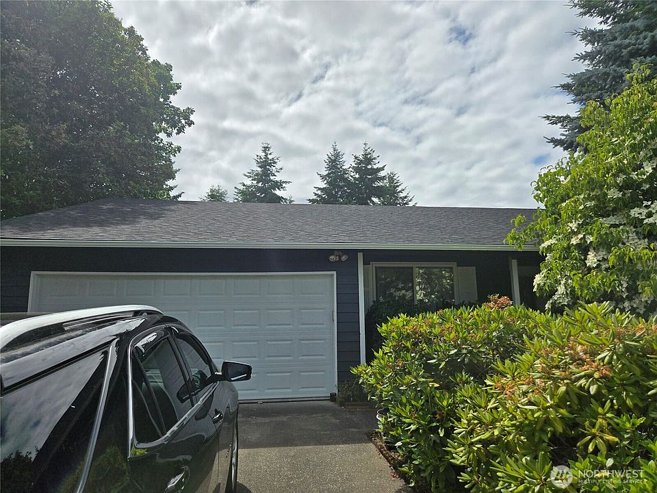 2nd image of 1901 Hanover Drive SE