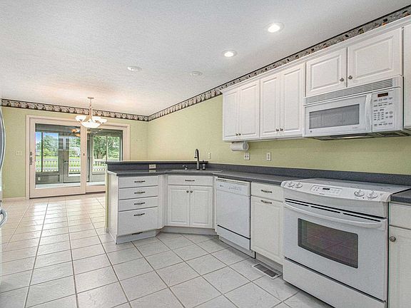 3rd image of 3968 Doral Ln