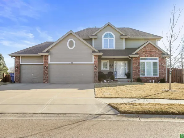 323 Pheasant Run Ln, Papillion, NE 68046