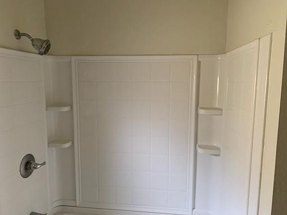 5th image of 2741 Gladiolus St