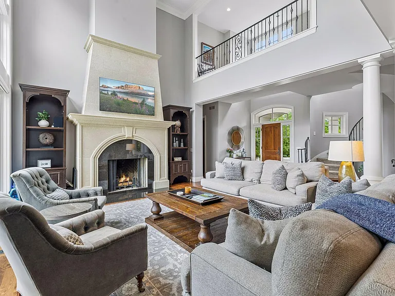 15700 Portico Dr — Photo 7