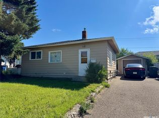 862 109th St, North Battleford, SK S9A2C9