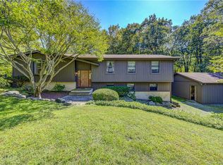 175 Eastwoods Rd, Pound Ridge, NY 10576