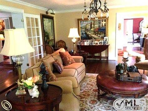 Living Room 2.jpeg