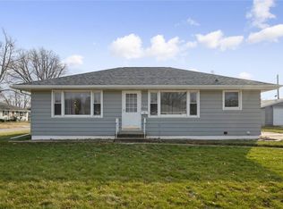 449 24th St NW, Cedar Rapids, IA 52405
