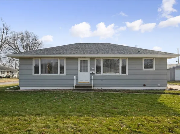449 24th St NW, Cedar Rapids, IA 52405