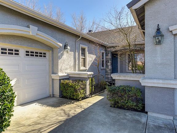 4th image of 1753 Diamond Woods Cir