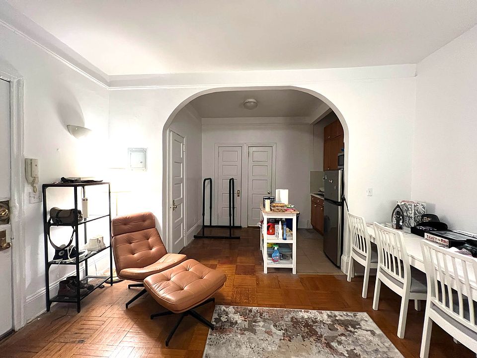 1st image of 320 W 105th St APT 1A