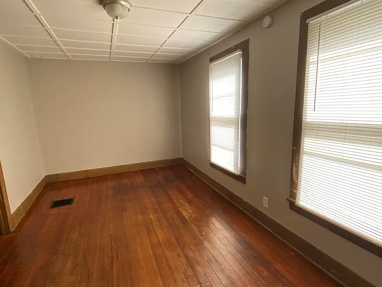 716 Seneca St — Photo 10