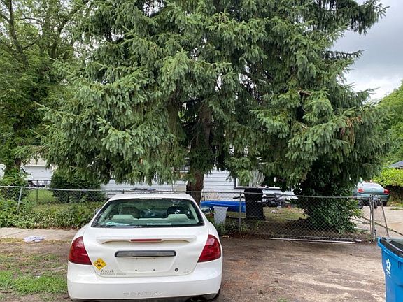 4th image of 611 Wallace Ave
