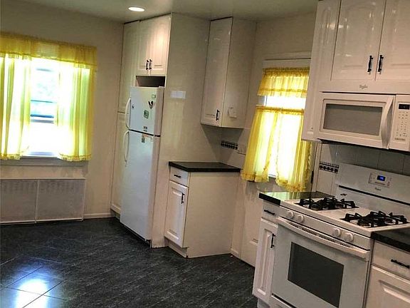 4th image of 63 Jackson Ave Floor 1