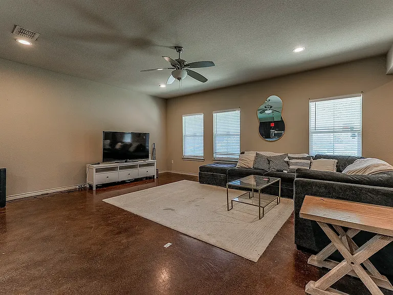 3144 Sandage Ave — Photo 4