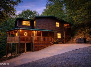 2202 Applewood Rd, Pigeon Forge, TN 37862