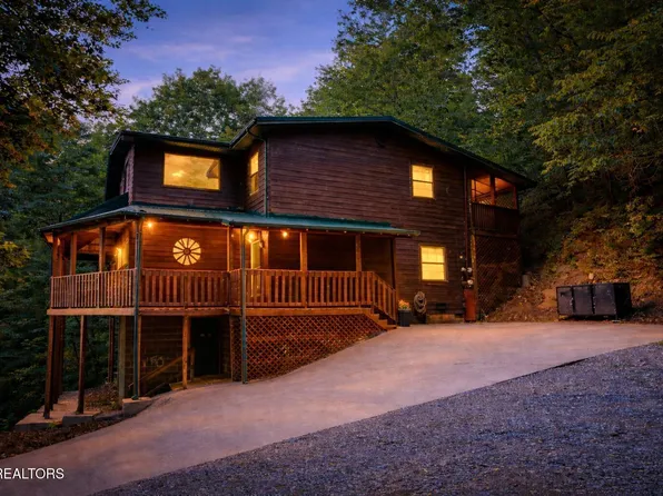 2202 Applewood Rd, Pigeon Forge, TN 37862