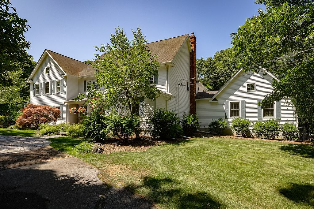 18 Innsbruck Blvd - Property Image
