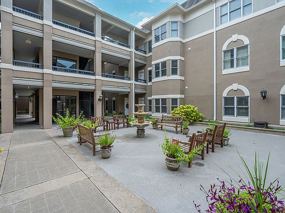 2nd image of 3818 W End Ave APT 204