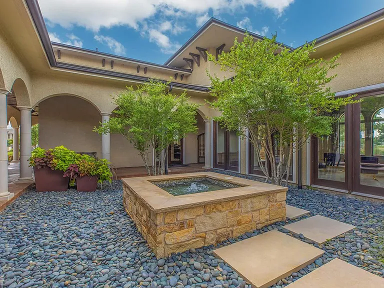 Vue Castle Hills — Photo 26