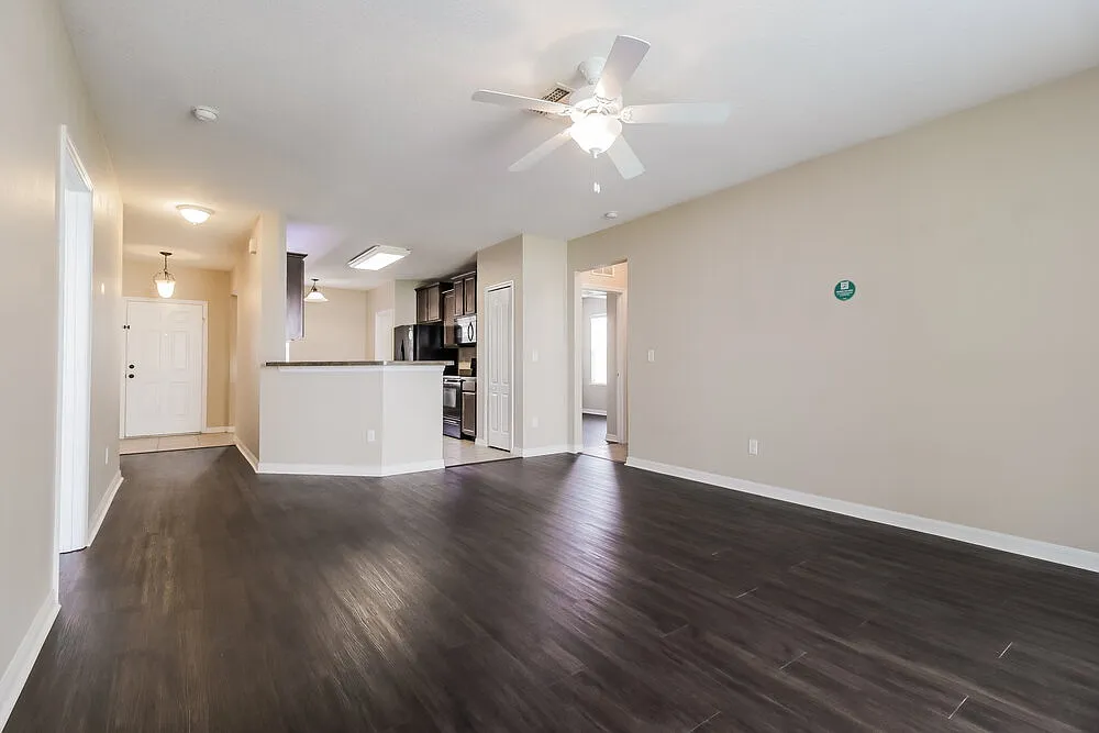3 bed, 2.0 bath, 1553 sqft, $2,015 — Photo 4