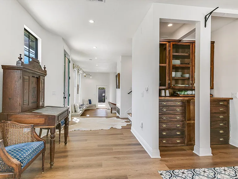 1300 Navasota St — Photo 6