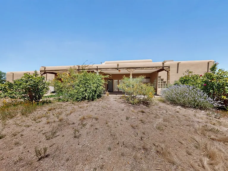 10900 San Francisco Rd NE — Photo 39
