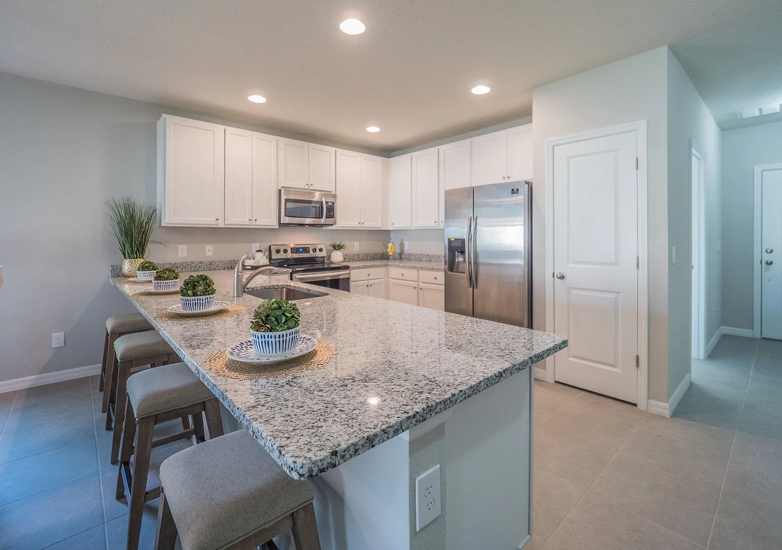 Beautiful 4-Bedroom Home with Modern Upgrades in Poinciana! — Photo 3
