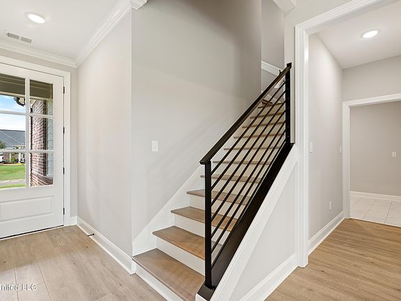 4th image of 101 Garrett Dr