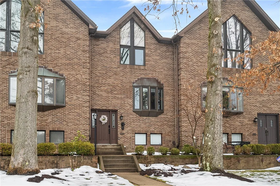 10098 Mansion Dr photo 1