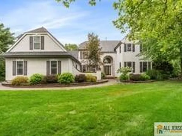 1 Woodland Dr, Cranbury, NJ 08512