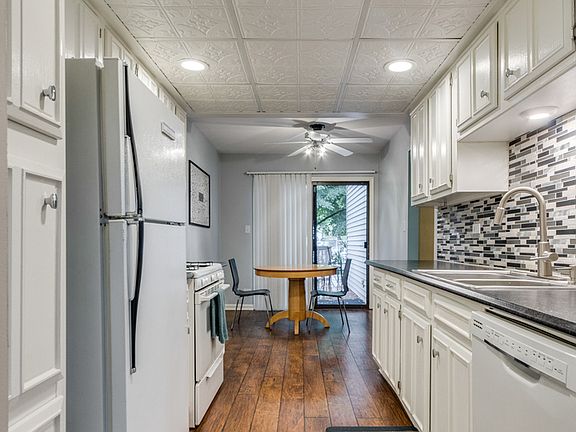 5th image of 30W343 Pinehurst Dr
