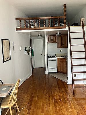 2nd image of 104 W 71st St APT 4C
