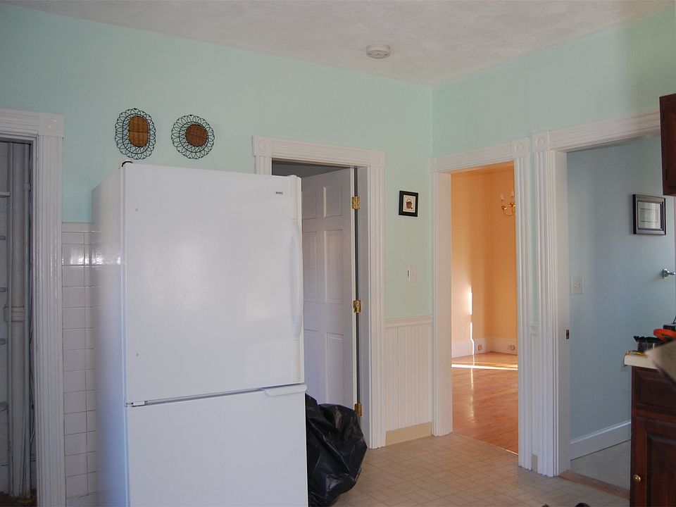2nd image of 12 Devon Ave #1