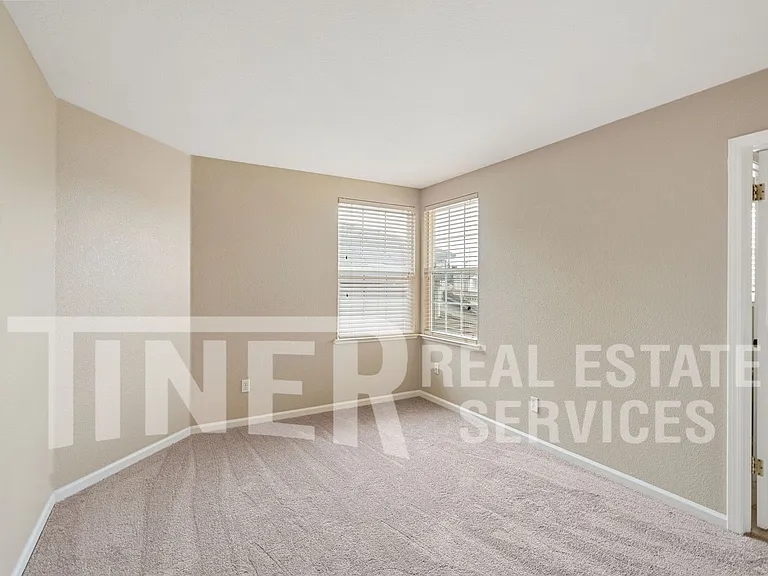 8276 Oakbark Ct — Photo 19