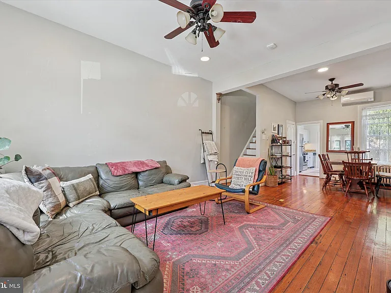 466 Conarroe St #1/2 — Photo 6