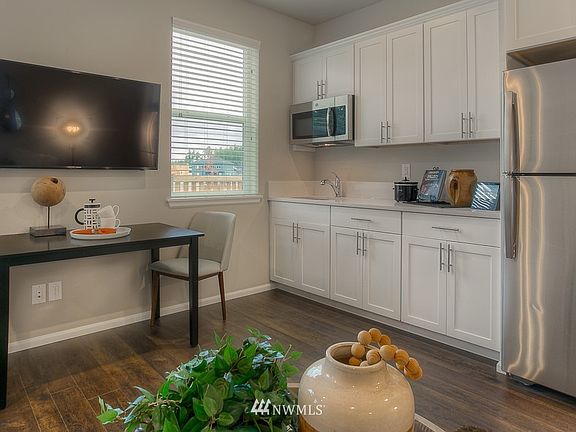5th image of 13248 178th Avenue Ct E #154