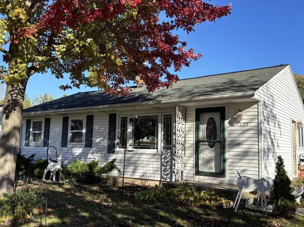 1627 Lilac DRIVE, Manitowoc, WI 54220