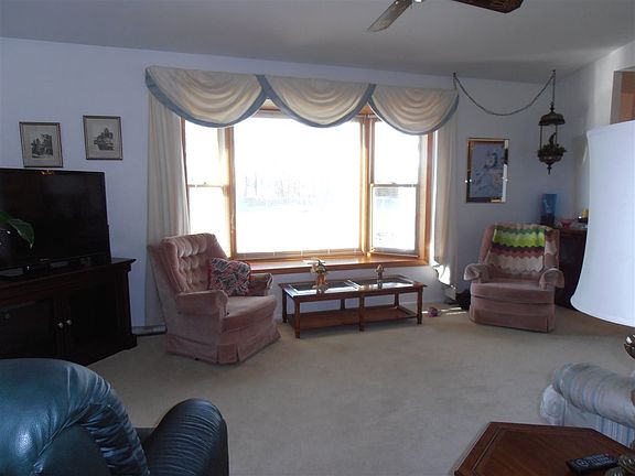 3rd image of 707 Downey Ave